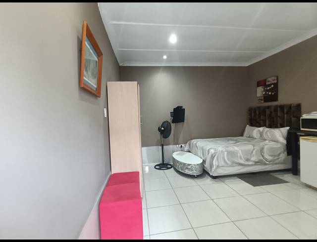 10 BEDROOM HOUSE FOR SALE IN THREE RIVERS